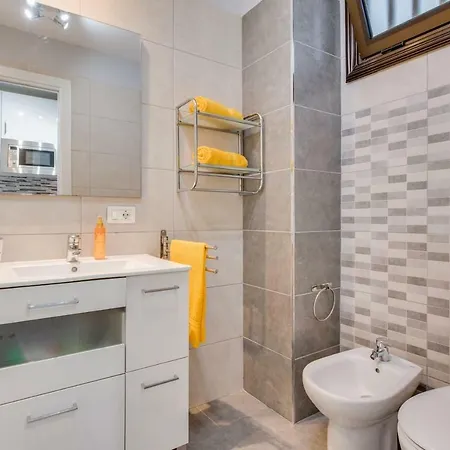 Appartamento 733 Wonderful In Lasamericas! Wi-fi Free! Playa de las Americas (Tenerife)